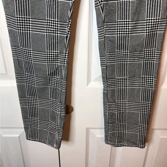 Lands' End High Rise Slim Pant Houndstooth
Velvety Soft Corduroys Size 8 - Picture 5 of 7